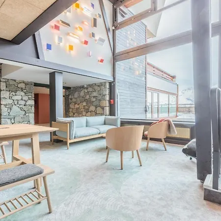 La Cachette, Friendly & Otel