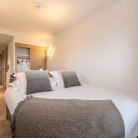 Hotel La Cachette, Friendly &