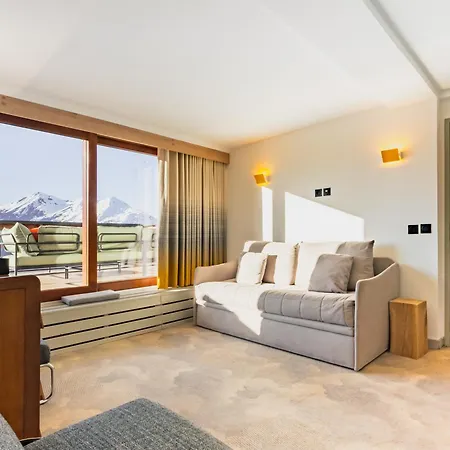 La Cachette, Friendly & Otel