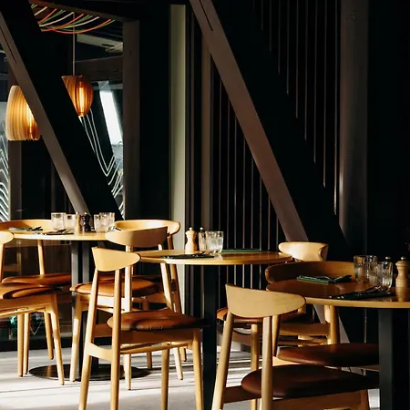 La Cachette, Friendly & 酒店 4*