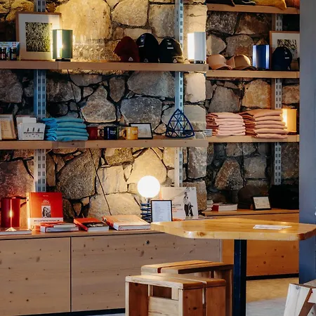 La Cachette, Friendly & 酒店 4*