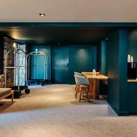 La Cachette, Friendly & 酒店 4*