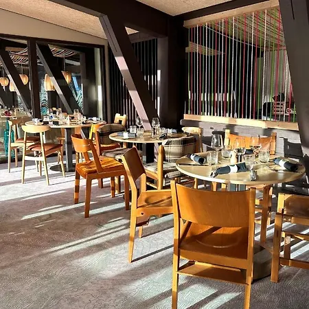 La Cachette, Friendly & Hotel 4*