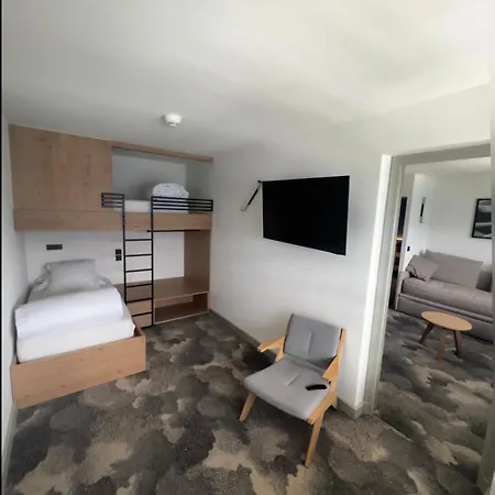 La Cachette, Friendly & Hotel 4*