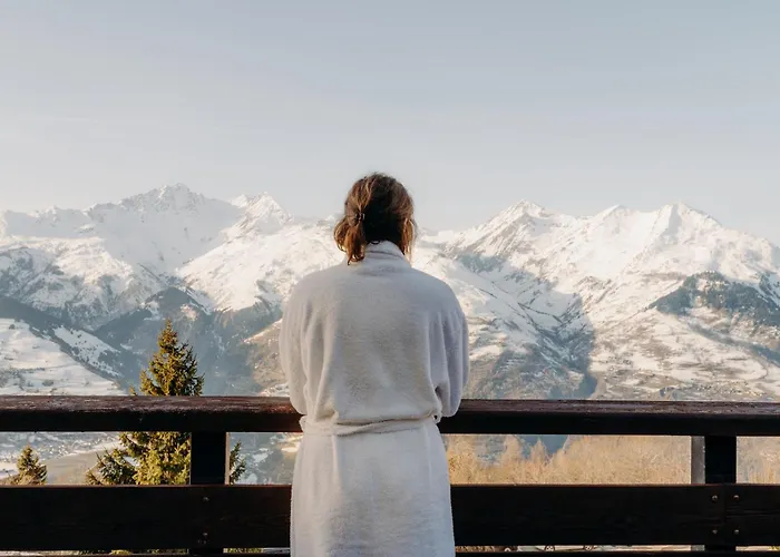 La Cachette, Friendly &